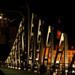 Eine Brücke bei Nacht (F/8; 8s)