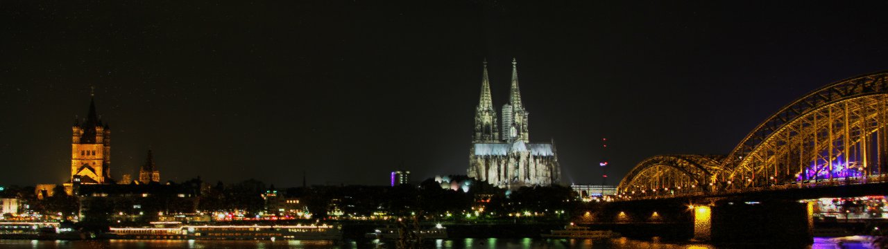 Nächtliches Panorama von Köln